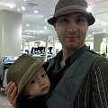 Сергей и Григорий Савельевы Папа - лучший в мире друг! Не люблю слезать я с рук!