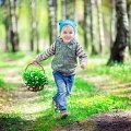 Артем Буров всегда радует маму полевыми цветочками!