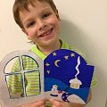 Иван Курбатов, 6 лет. Новогодняя открытка "Снеговик-боксер спешит домой" 